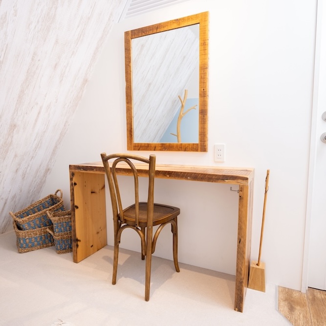 下北沢でピラティスマシンでトレーニングする女性