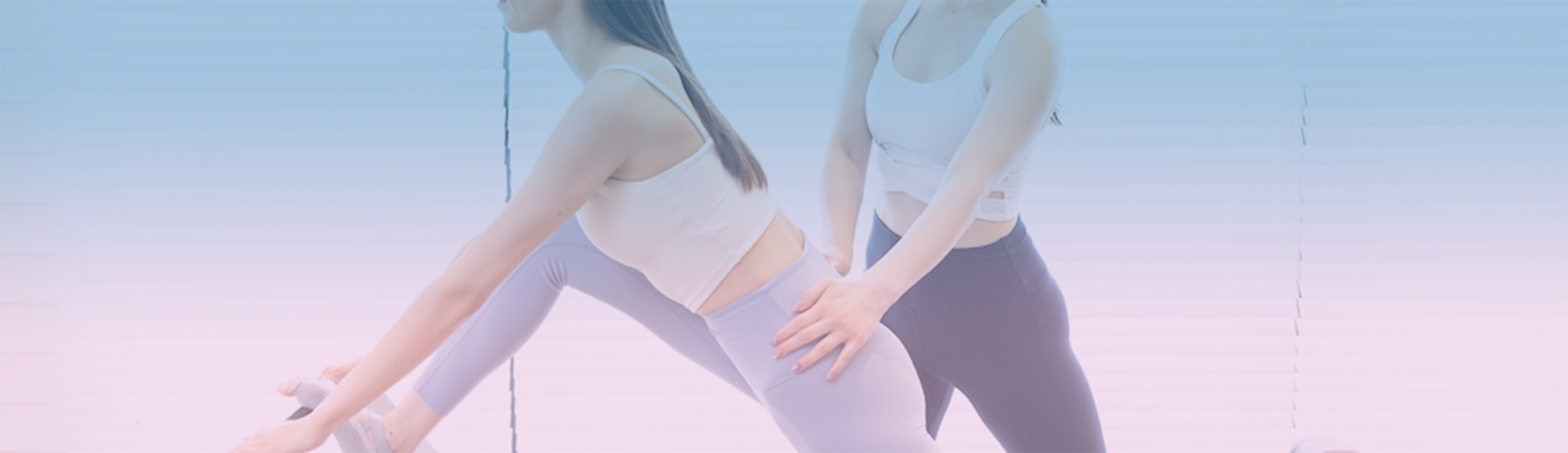 下北沢でマシンピラティスを行う女性